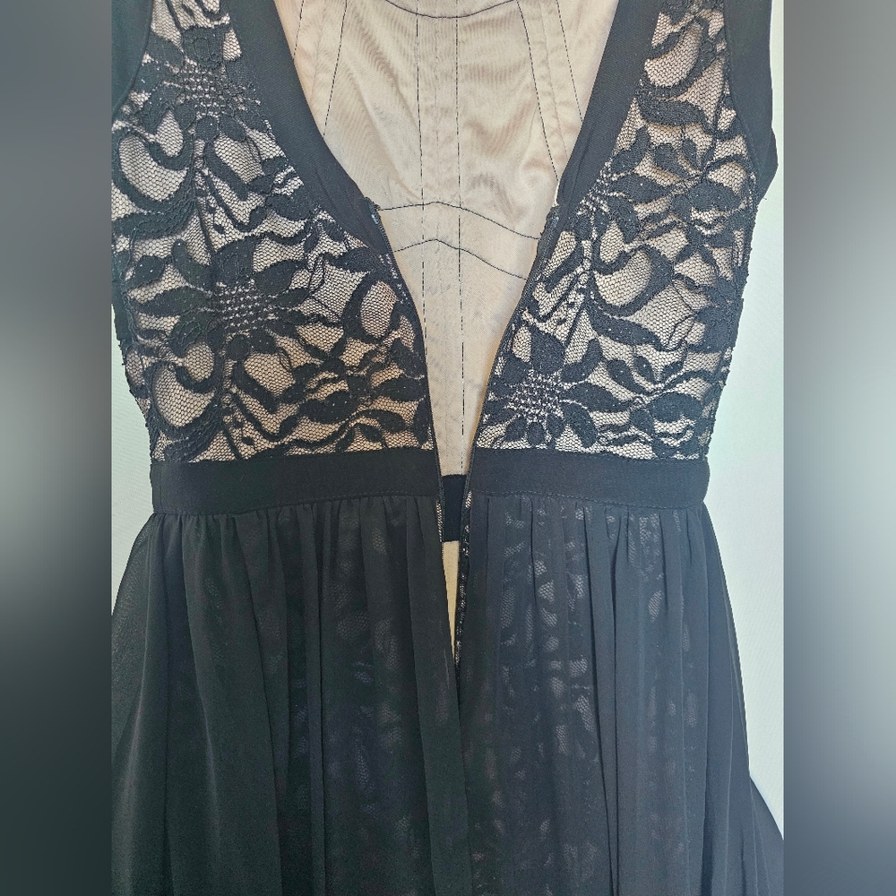 Elegant Morgan & Co. Long Formal Dress - Size 3/4 - Picture 8 of 16